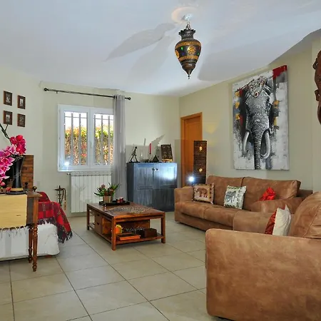 Sleeps 8 Pool Air Con Wifi *