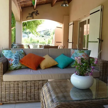 Sleeps 8 Pool Air Con Wifi